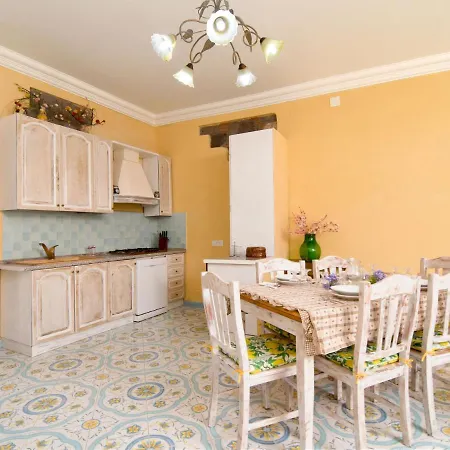 Locazione Turistica Emi Casa vacanze